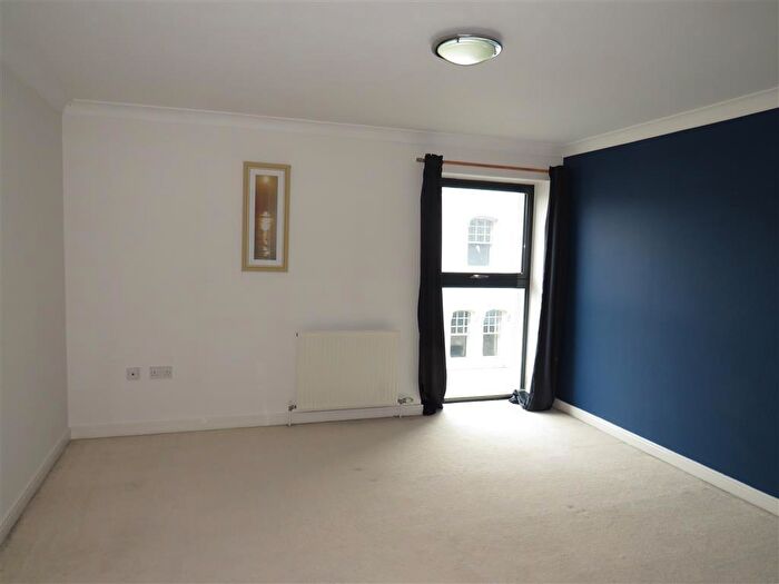 2 Bedroom Flat To Rent In Vauxhall Street, Plymouth, PL4
