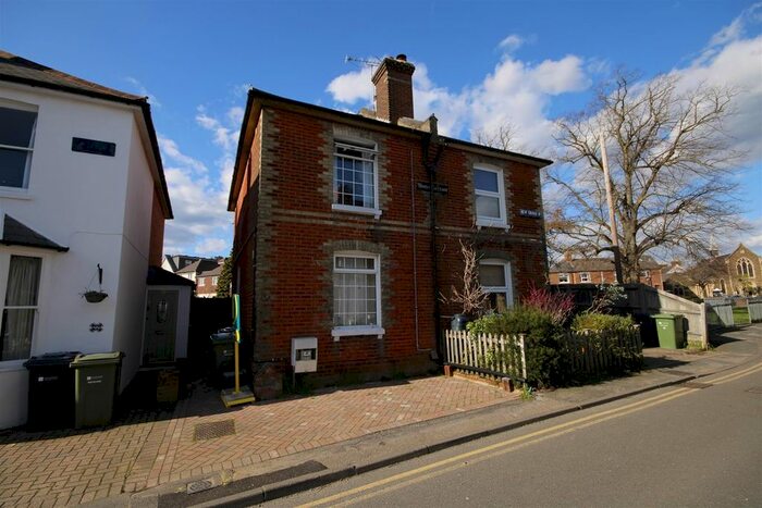 4 Bedroom Property To Rent In New Cross Road, Guildford, GU2