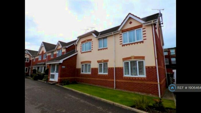 2 Bedroom Flat To Rent In Hamilton Court, Blackpool, FY1