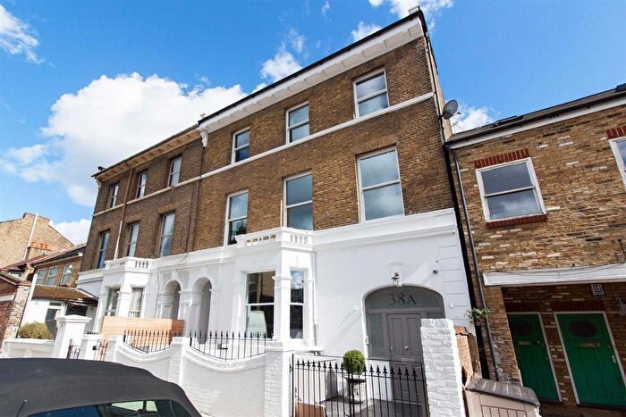 2 Bedroom Flat For Sale In Birkbeck Road, London, W3