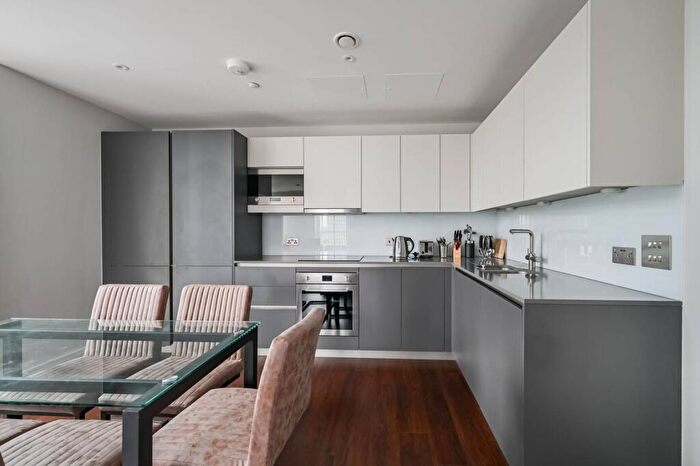 3 Bedroom Flat For Sale In Maine Tower, , Docklands, London, E14