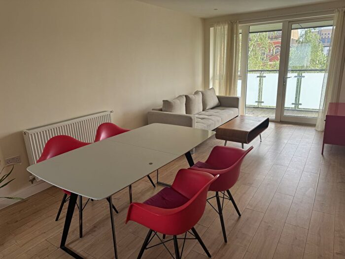 2 Bedroom Flat To Rent In Flat, Hogarth Crescent, Croydon, Surrey, CR0