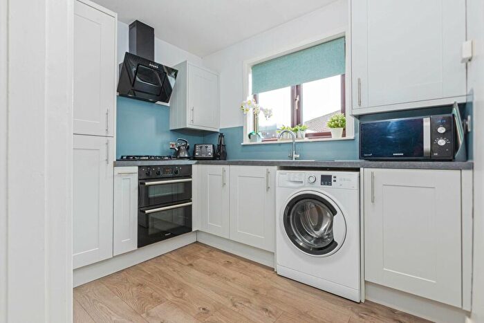 2 Bedroom Detached Bungalow For Sale In Dewars Avenue, Kelty, KY4