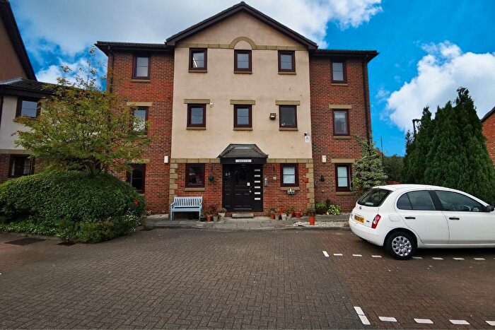 2 Bedroom Flat To Rent In Sandringham Court, Gosforth, Newcastle Upon Tyne, NE3