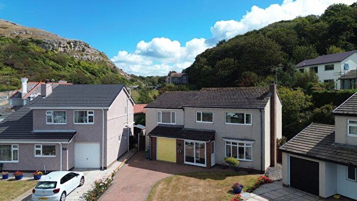 4 Bedroom Detached House For Sale In Rhiwledyn, Craigside, LL30