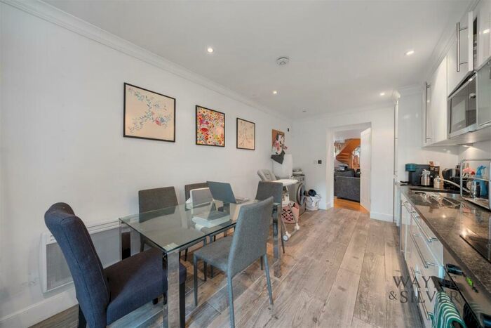 3 Bedroom Town House To Rent In North End Way, Hampstead, London, NW3