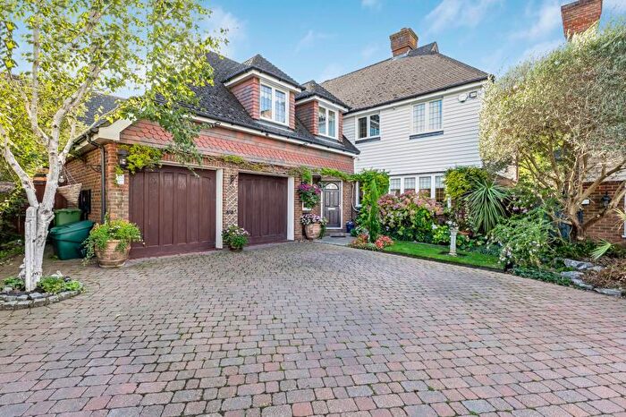5 Bedroom Detached House For Sale In Hotham Close, Swanley, BR8