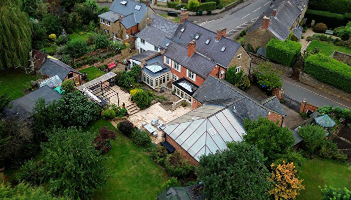 5 Bedroom Country House For Sale In Bulls Lane Kings Sutton Banbury, Oxfordshire, OX17