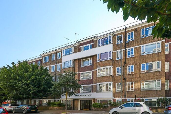 1 Bedroom Flat To Rent In Woodlands Gate, Woodlands Way, SW15