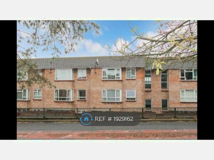 1 Bedroom Flat To Rent In Rosebery Way, Tring, HP23
