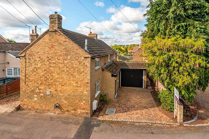 3 Bedroom Detached House For Sale In School Lane, Greenfield, MK45