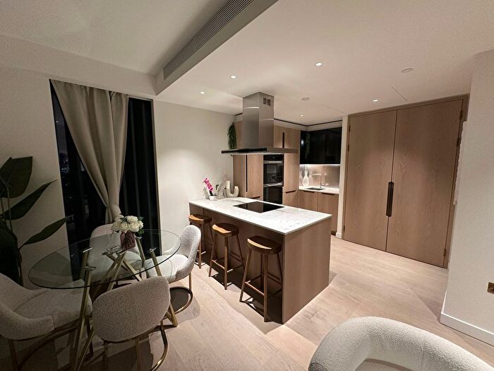 2 Bedroom Flat To Rent In Nine Elms Lane, London, SW8