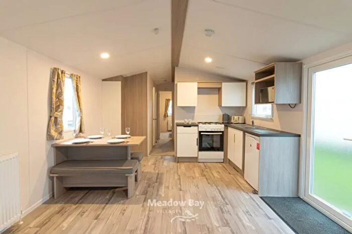 2 Bedroom Mobile/park Home For Sale In Manor Road, Hayling Island, PO11