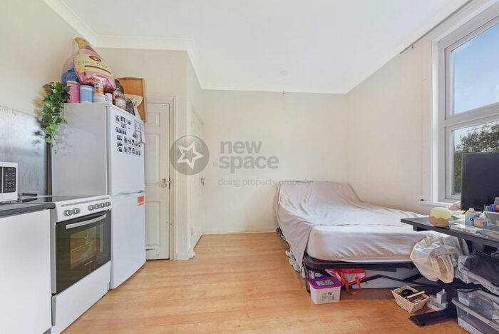 Studio To Rent In Borthwick Road, Stratford, E15