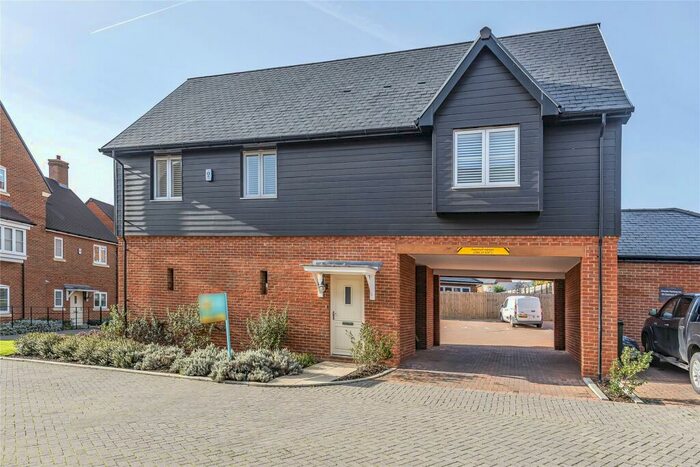 3 Bedroom Maisonette To Rent In Charlock Place, Warfield, Bracknell, Berkshire, RG42