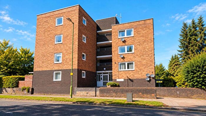 1 Bedroom Flat For Sale In Galleycroft The Common, Hatfield, AL10