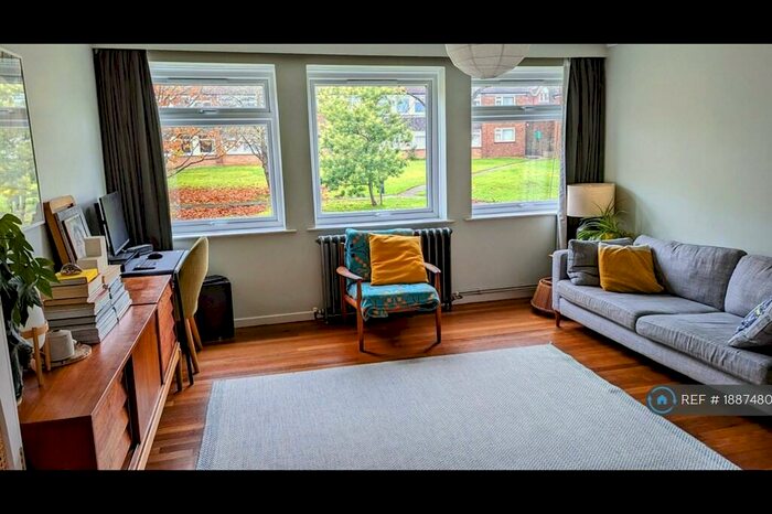 2 Bedroom Flat To Rent In Mowbray Road, London, SE19