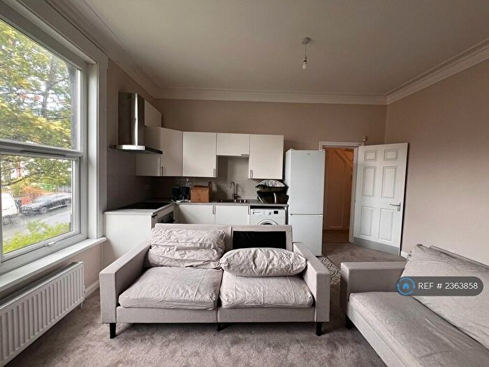 5 Bedroom Flat To Rent In Victoria Terrace, Leeds, LS3
