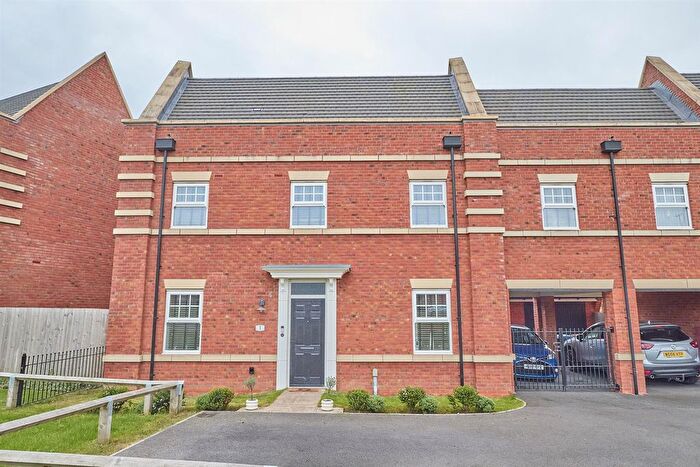 3 Bedroom Detached House For Sale In Lapwing Drive, Hinckley, LE10