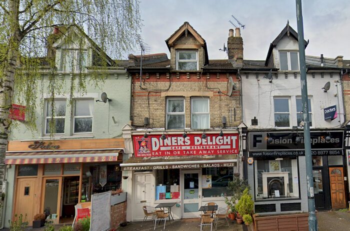 2 Bedroom Flat To Rent In Church Road, Teddington, Greater London, TW11