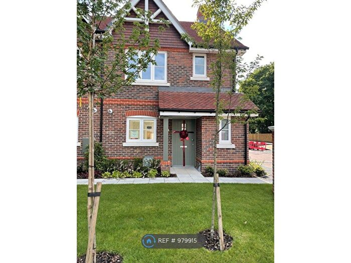 2 Bedroom End Of Terrace House To Rent In Potters Lane, Surrey, GU23