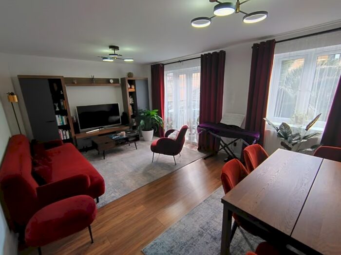 2 Bedroom Flat To Rent In Holywell Close, Bermondsey, London, SE16