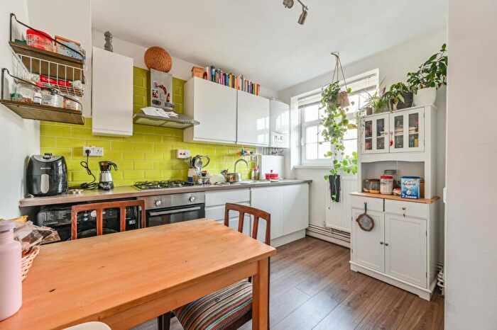 1 Bedroom Flat For Sale In Clayton Street, Oval, London, SE11