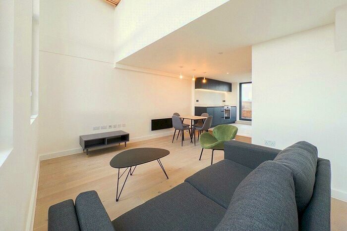 3 Bedroom Apartment To Rent In Spinners Way, Manchester, M15