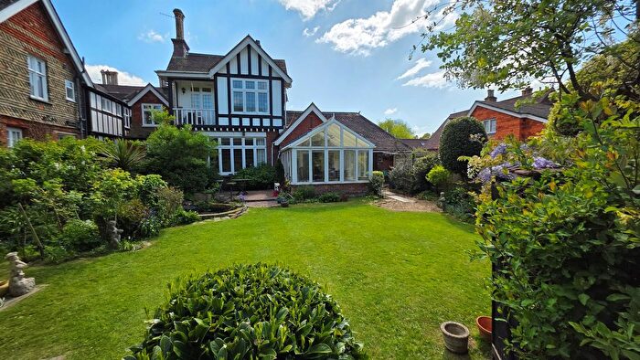 1 Bedroom Bungalow For Sale In Mill Road, Holmwood, Dorking, RH5
