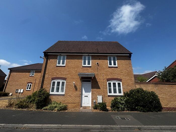 3 Bedroom House To Rent In Chequers Close, Corby, NN18