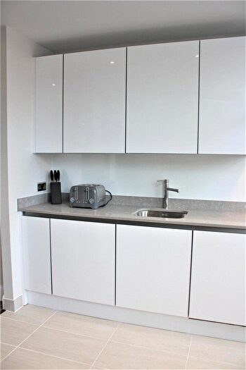 2 Bedroom Apartment To Rent In City Road, Old Street, London, EC1V