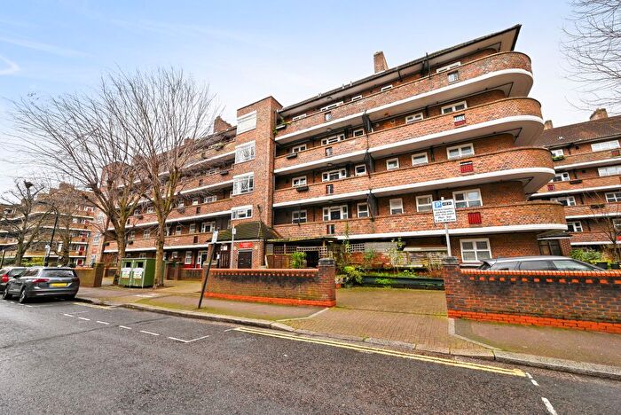 2 Bedroom Flat For Sale In White City Estate, London, W12