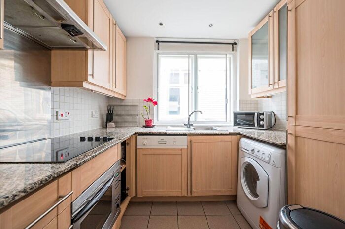 2 Bedroom Flat To Rent In Bride Court, City, London, EC4Y