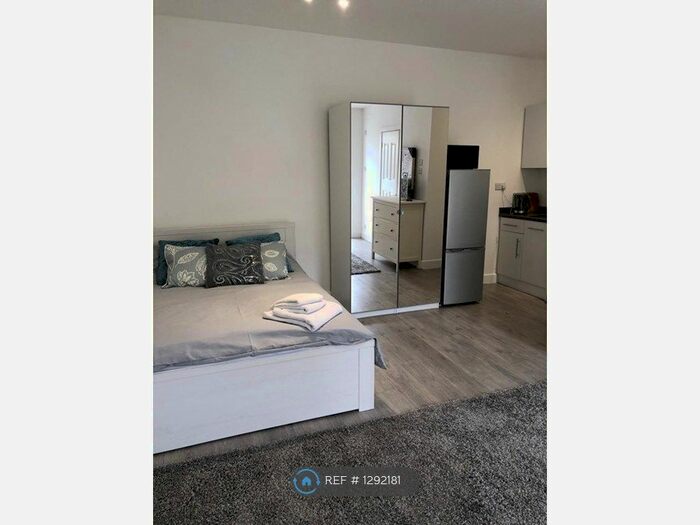 Studio To Rent In King Edward Street (39Kes8), Slough SL1