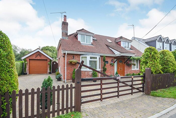 3 Bedroom Bungalow For Sale In School Road, Nomansland, Salisbury, Wiltshire, SP5