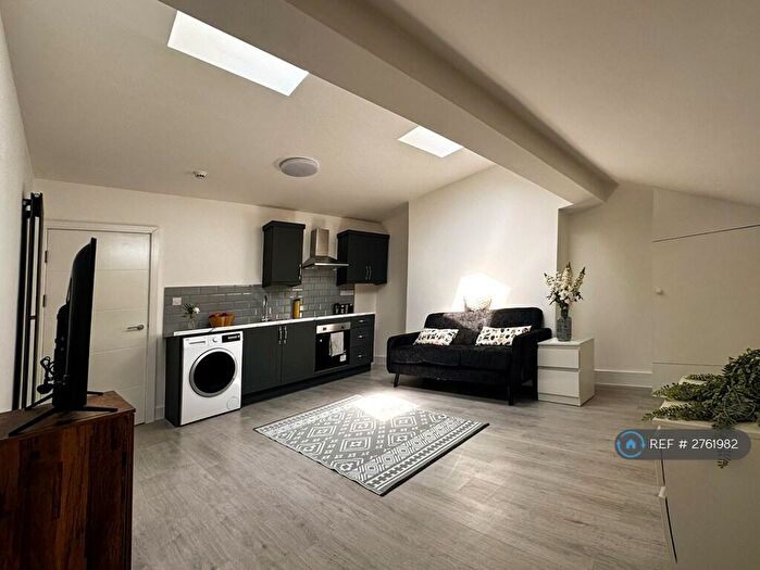 2 Bedroom Flat To Rent In Fairfield, Liverpool, L6