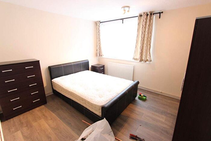2 Bedroom Flat To Rent In Crescent Road, London, N22