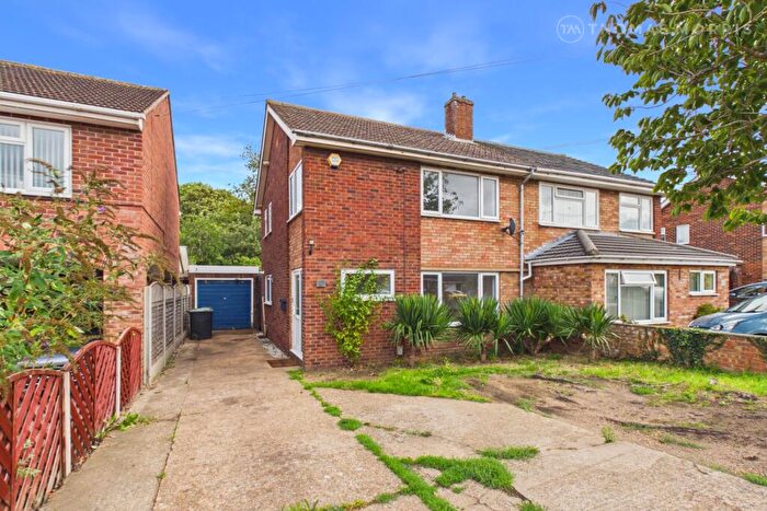 3 Bedroom Semi-Detached House For Sale In Holme Court Avenue, Biggleswade, Beds, SG18
