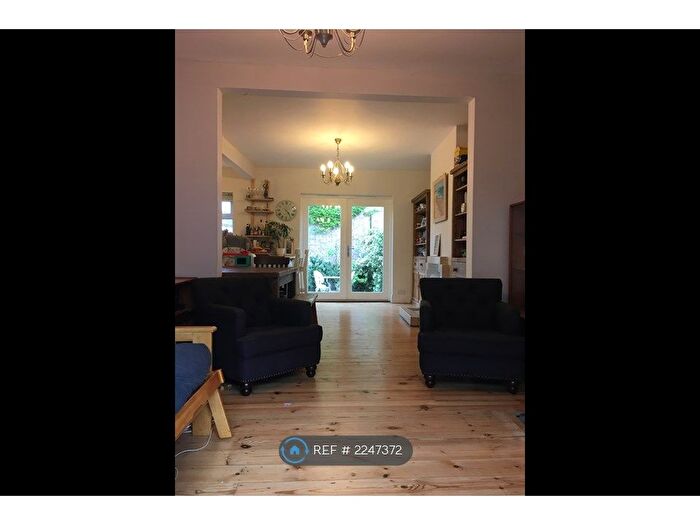 3 Bedroom Semi-Detached House To Rent In Ryedale, London, SE22