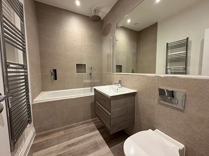 2 Bedroom Apartment To Rent In West Street, Maidenhead, Berkshire, SL6