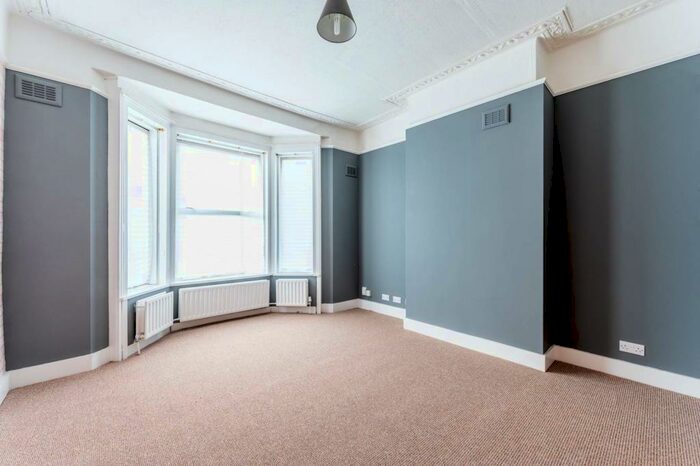 2 Bedroom Flat To Rent In Rectory Grove, Croydon, CR0