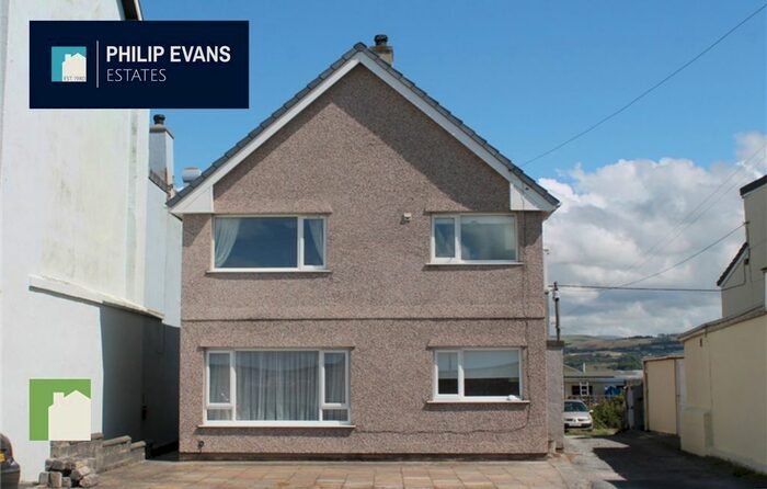 2 Bedroom Flat To Rent In High Street, Borth, SY24