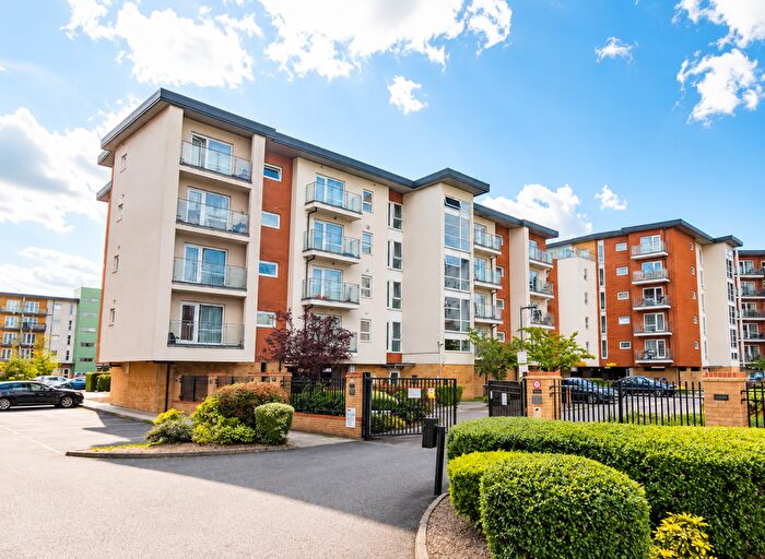 2 Bedroom Flat For Sale In Clarkson Court, Hatfield, AL10