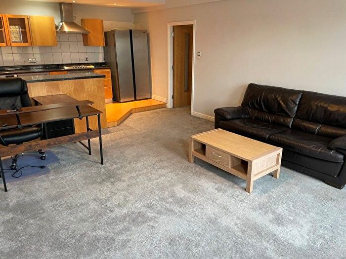 2 Bedroom Flat To Rent In Fosse Road North, Leicester, LE3