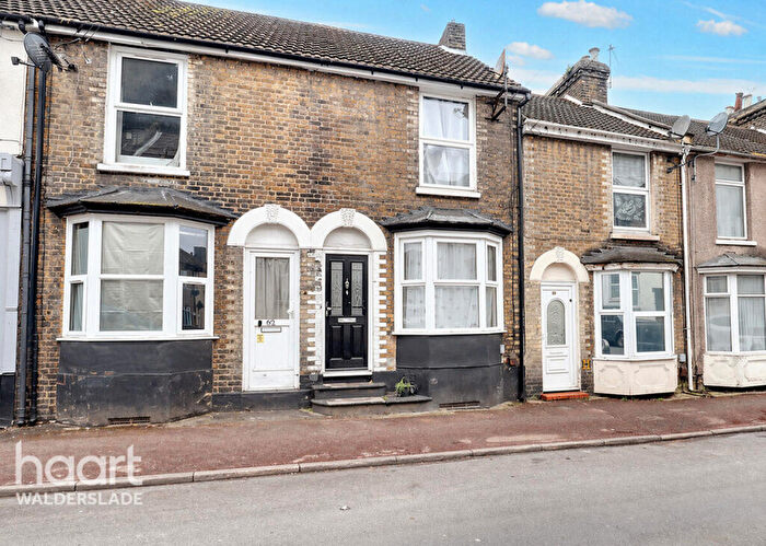 3 Bedroom Terraced House For Sale In Thorold Road, Chatham, ME5