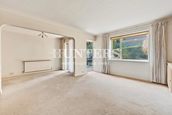2 Bedroom Flat For Sale In Garrick Park, Mill Hill, London, NW4