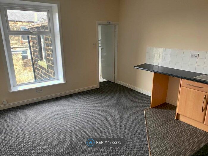 1 Bedroom Flat To Rent In Walton Street (/Tff), Colne, BB8