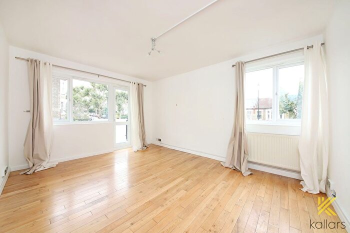3 Bedroom Flat To Rent In Sandbourne Road, Wells House Sandbourne Road, SE4