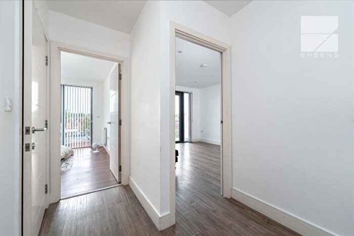 1 Bedroom Flat To Rent In Larkshall Road, London, E4