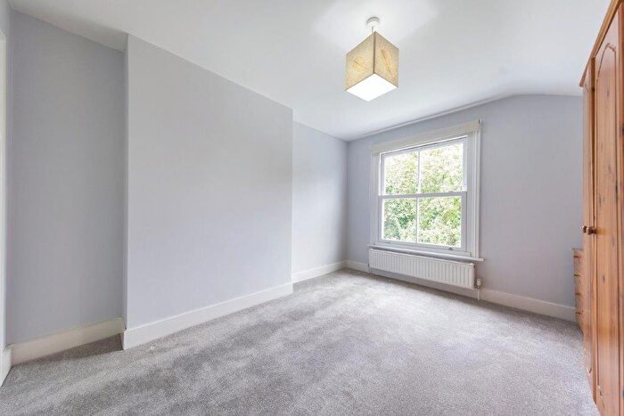 1 Bedroom Flat To Rent In Ravenslea Road, London, SW12